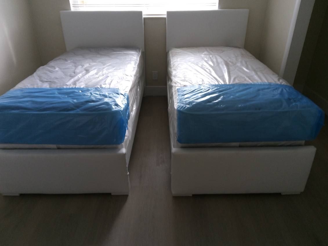 Two Twin Beds with Mattresses and Box-springs